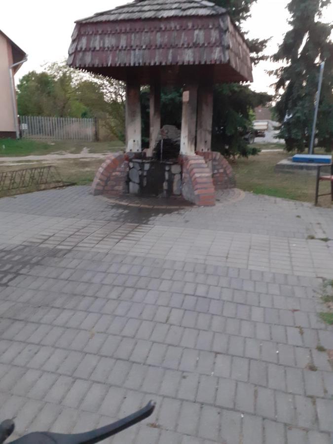 Апартаменти Borostyan Vendeghaz Тісауг Екстер'єр фото