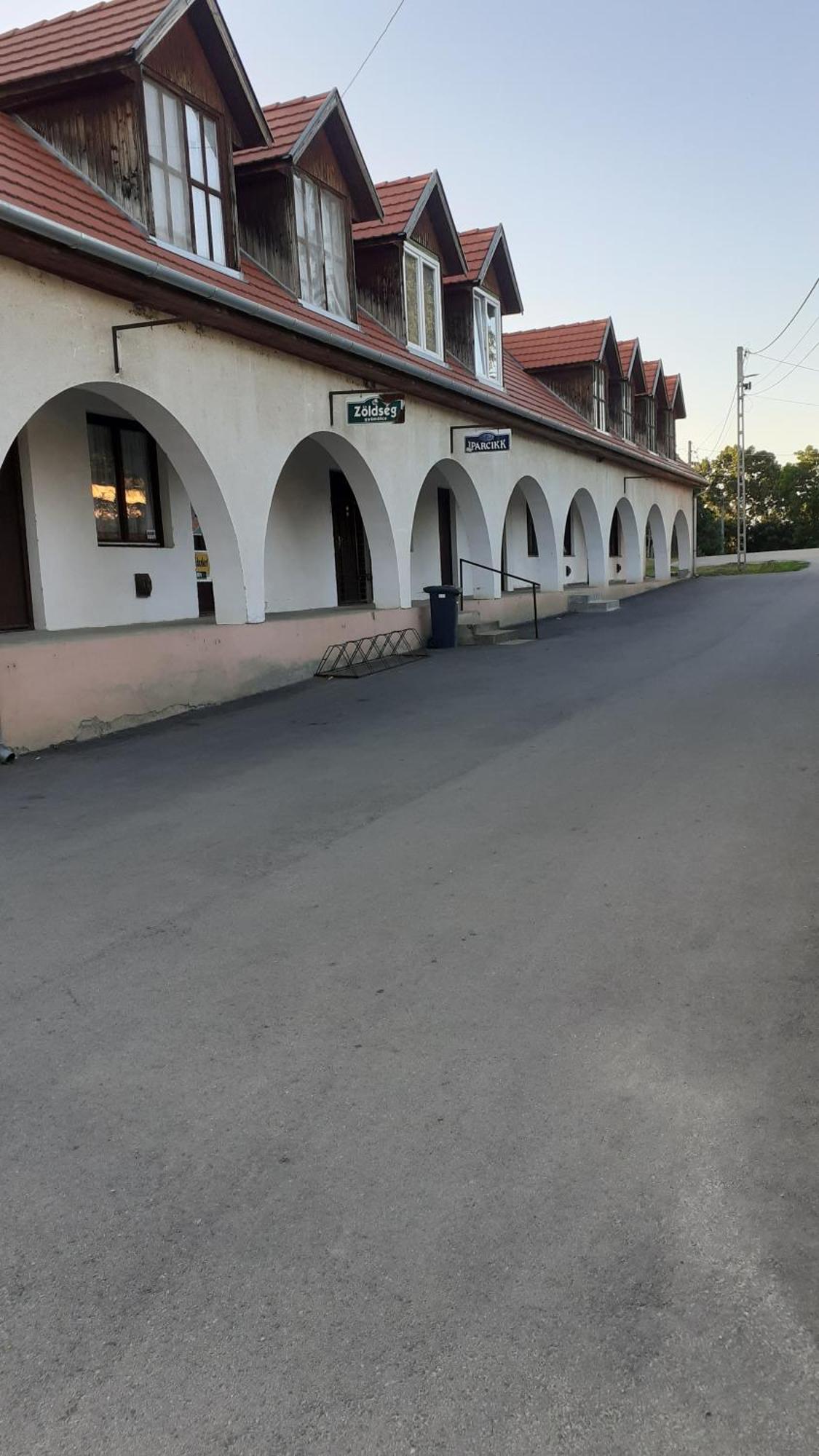 Апартаменти Borostyan Vendeghaz Тісауг Екстер'єр фото